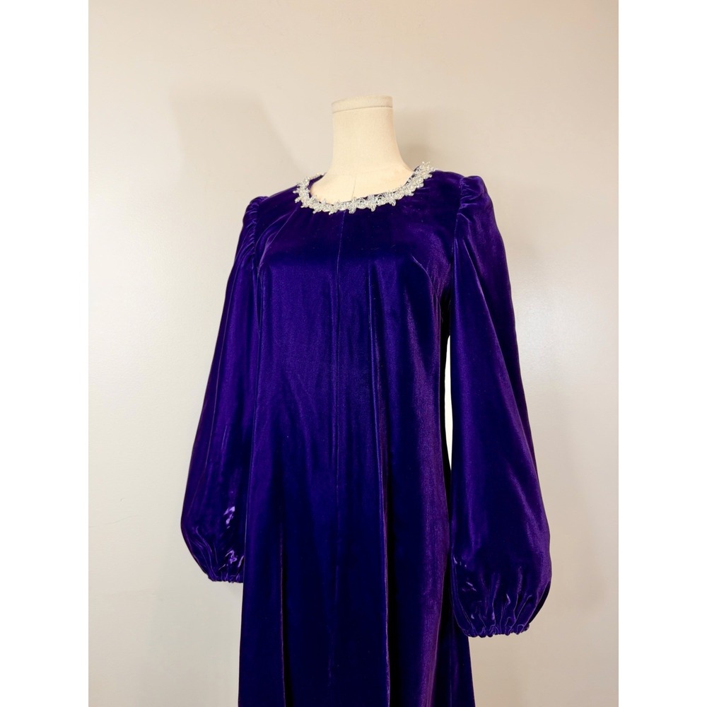 Vintage 1960s Purple Velvet Renaissance Revival Mini Dress Mod Gogo Medieval - Picture 4 of 15